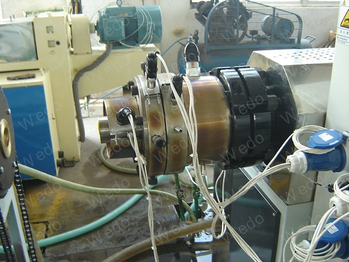 Prestress Carbon spiral pipe making machine, HDPE plastic corrugated spiral pipe production machine line 